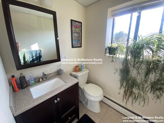 Foto del edificio - 80 Litchfield St