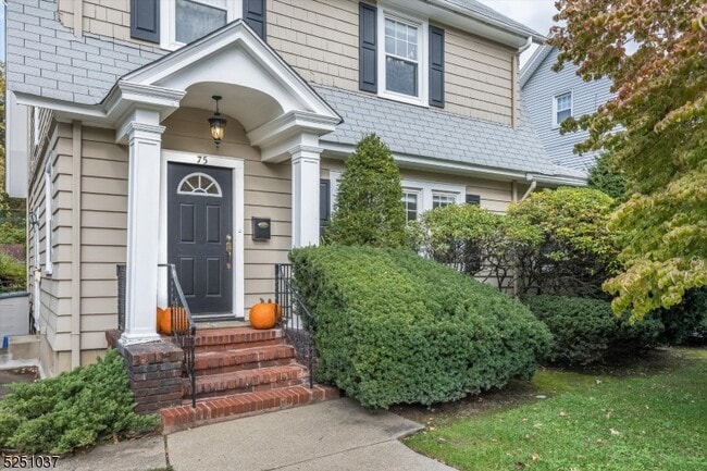 Foto del edificio - 75 Gordonhurst Ave