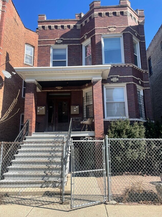 Primary Photo - 2021 N Spaulding Ave