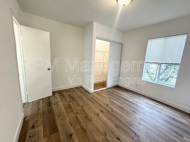 Foto del edificio - 1288 S Plymouth Blvd