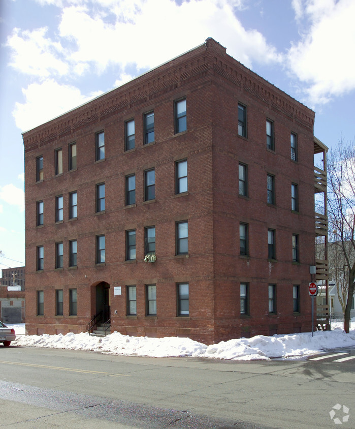 Building Photo - 16 Cabot St