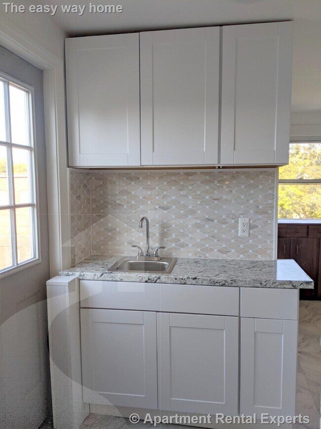 Building Photo - Davis / Porter - 2 Bed - 6 Minute Walk to T