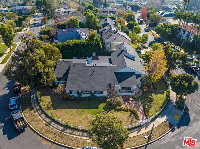 Building Photo - 548 Alma Real Dr