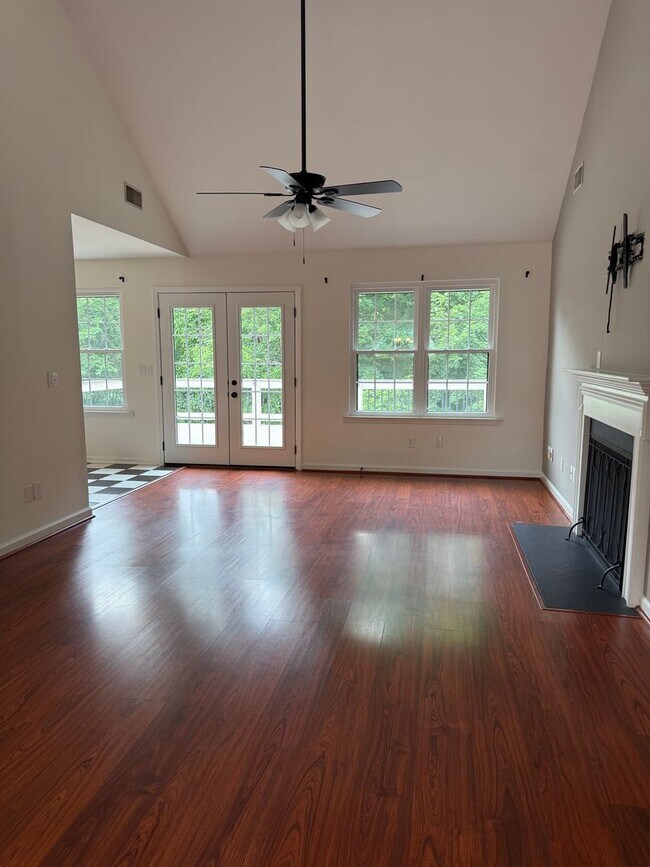 Building Photo - Franklin living in Falcon Creek