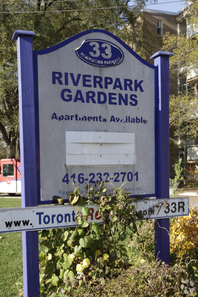 Photo du bâtiment - Riverpark Gardens