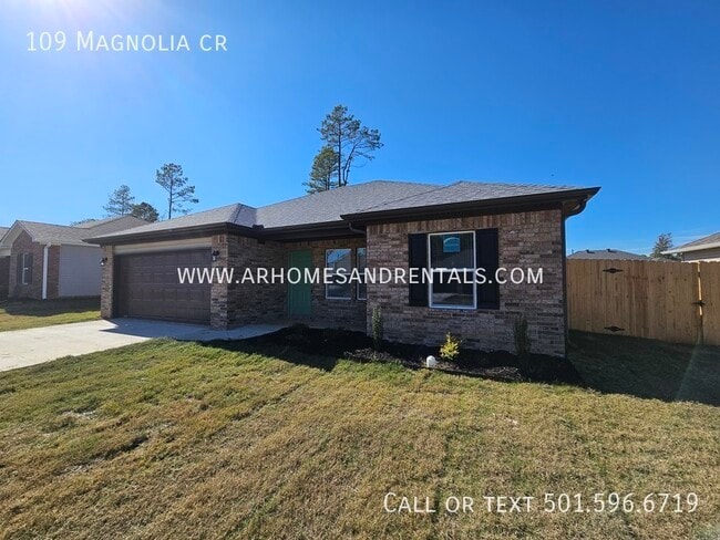 Building Photo - 109 Magnolia Cr | $1595 | 3 beds, 2 full b...