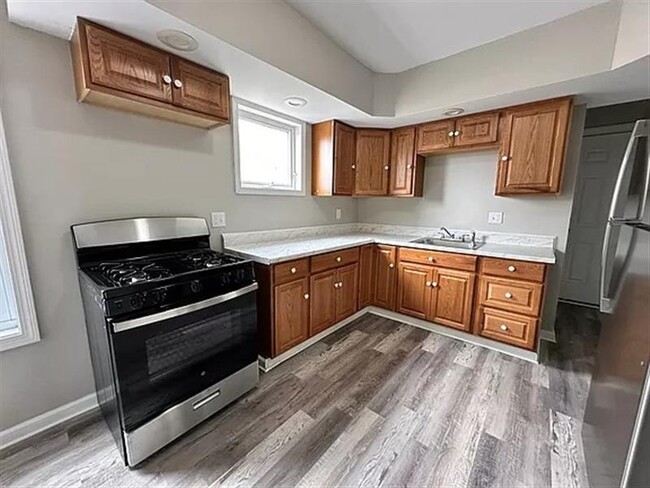 Building Photo - Beautiful 3 bedroom home