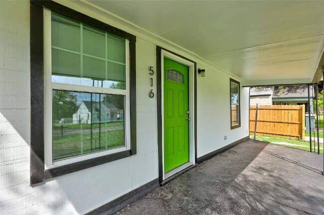 Foto del edificio - 516 W Martin St