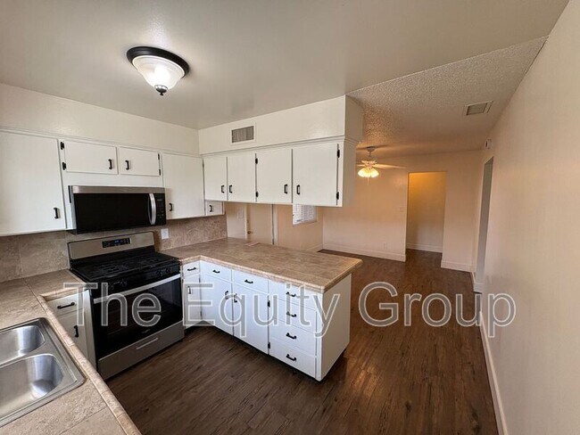 Building Photo - 1421 E Bardsley Ave
