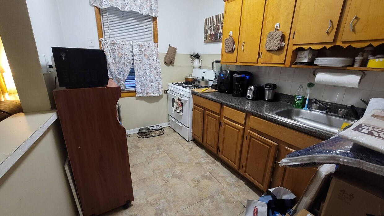 Foto principal - 65-04 Admiral Ave