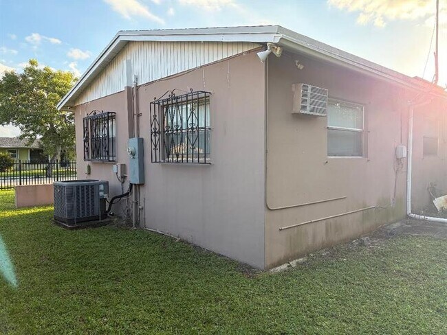 Foto del edificio - 3513 NW 181st St