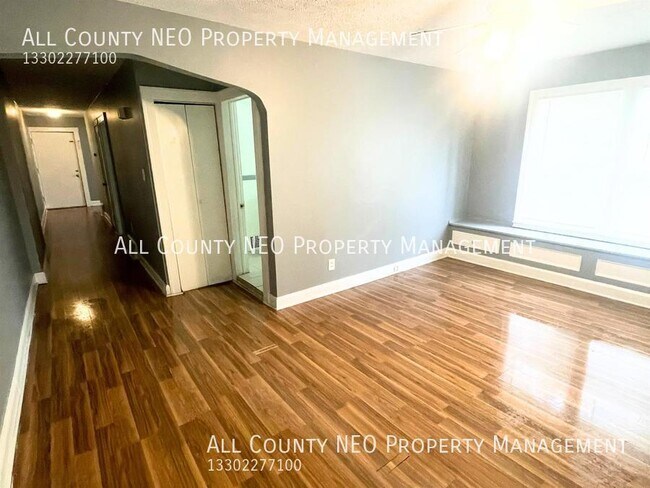 Foto del edificio - 2 bedroom, 1 bathroom for rent in Cleveland!