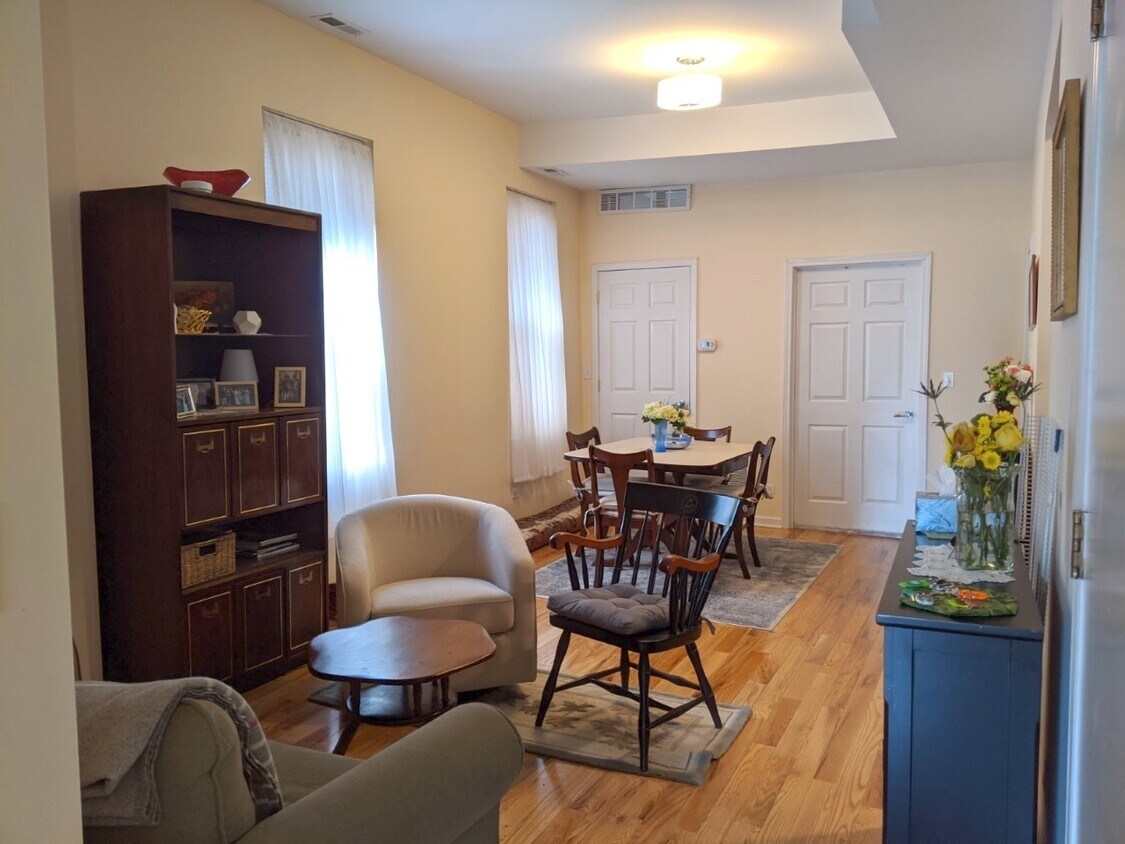 Foto principal - 1538 W Augusta Blvd