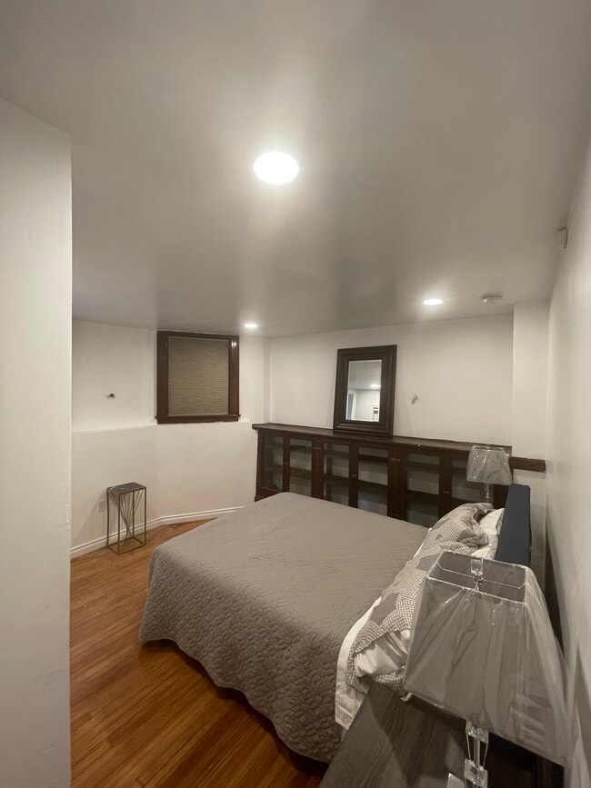 Photo - 1621 York St Apartments