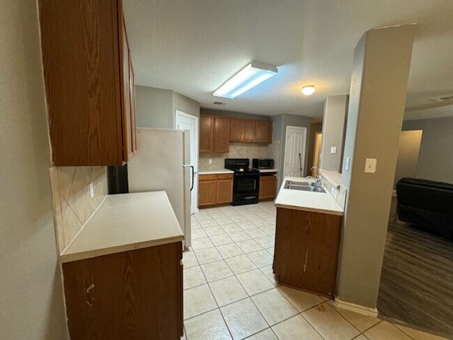 Building Photo - Nice 3 bedroom 2 Bath One Story Home