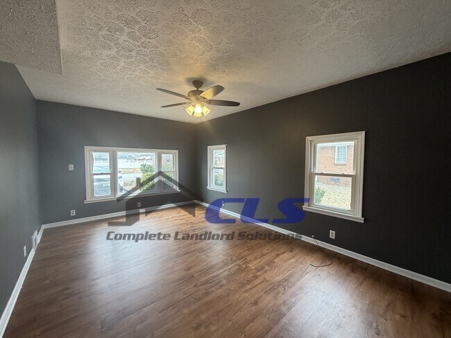 Building Photo - 2116 Poplar St