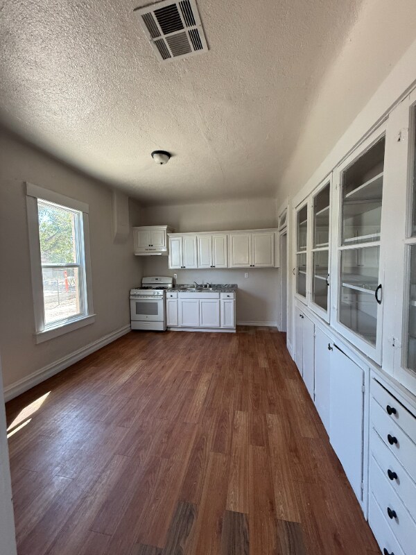 Foto del edificio - 3416 Rivera Ave