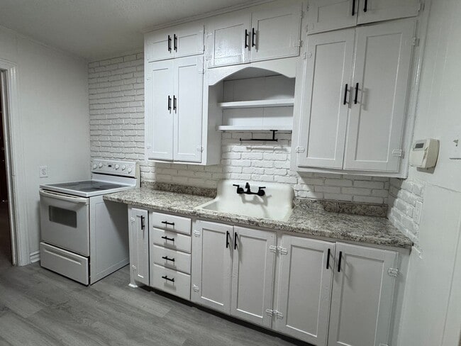 Building Photo - 1505 SW 8th St