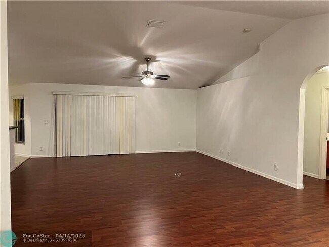 Foto del edificio - 3542 SW Margela St