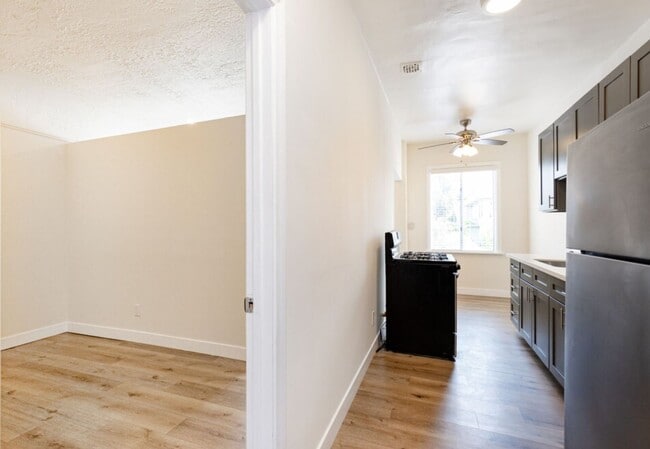 Interior Photo - 437 N Ardmore Ave