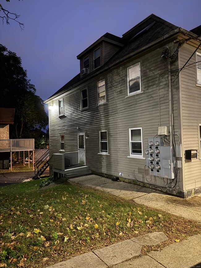 Building Photo - 20 Garvin St