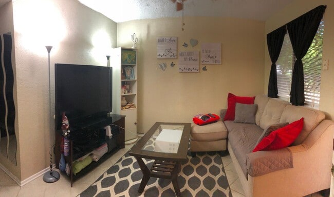 Building Photo - College Station - Northgate area -1 bedroom / 1 bath Apartment