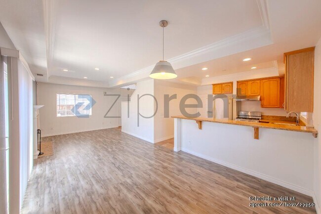 Foto del edificio - 1360 S White Ave