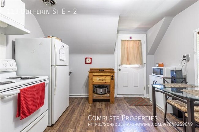Photo du bâtiment - Larger then it looks! 2 Bedroom with great...