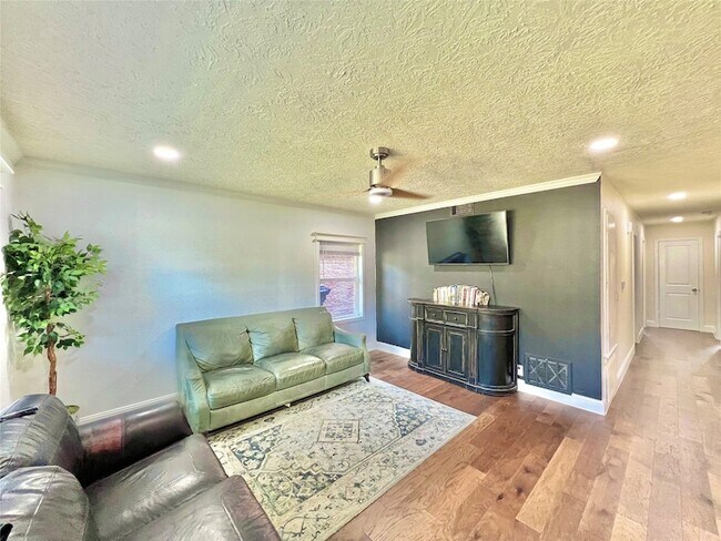 Foto del edificio - 4913 W 43rd St