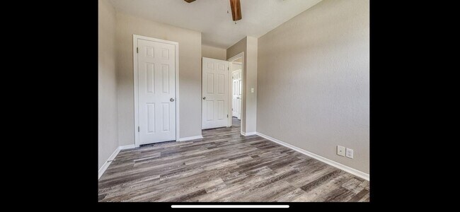 Building Photo - Charming 4BR House in Wynnewood