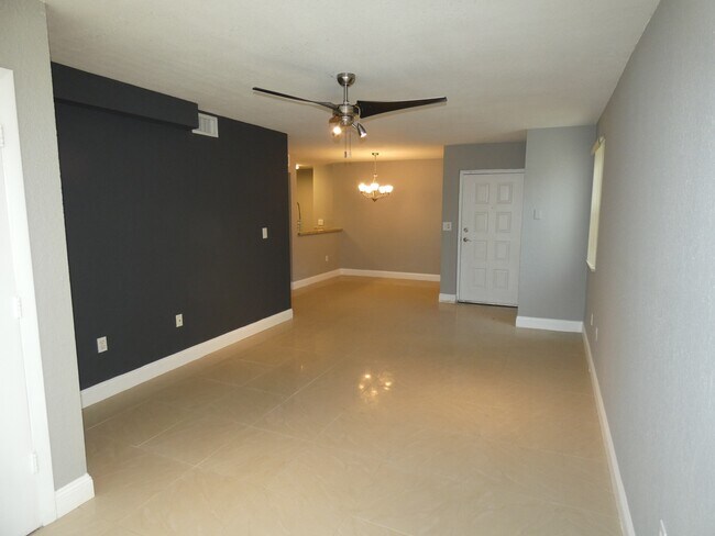 Building Photo - 2803 N Oakland Forest Dr
