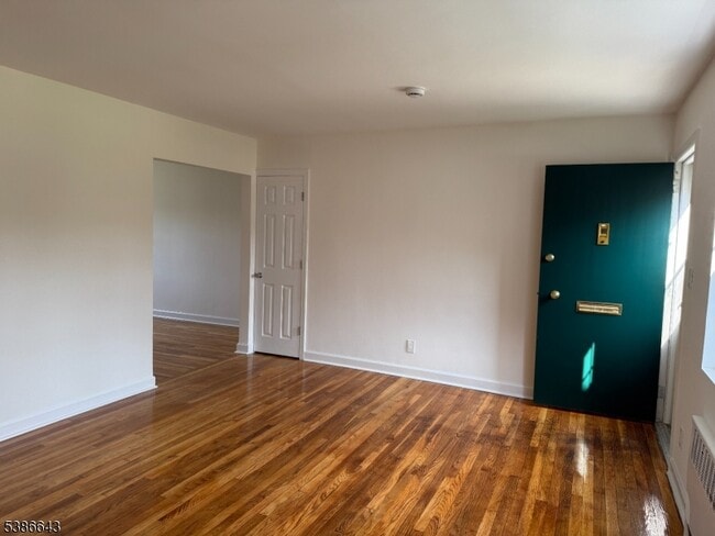 Building Photo - 13 W Roselle Ave