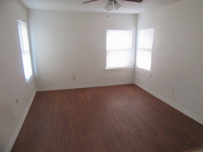 Foto del edificio - ******1 BEDROOM DUPLEX IN DALLAS****
