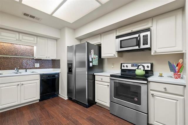 Foto del edificio - 5200 Keller Springs Rd