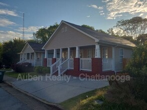 Building Photo - 730 N Holly St