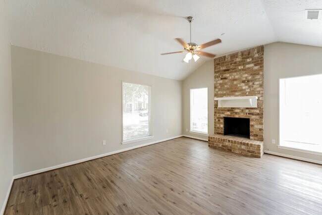 Foto del edificio - 3244 Cherry Springs Dr