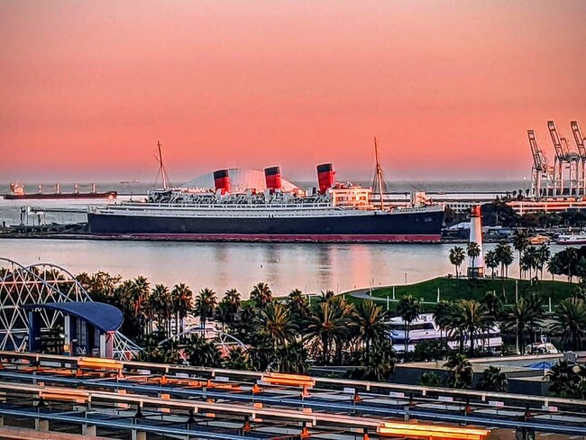 ¡Vista de la Reina María desde la unidad! - 360 W Ocean Blvd