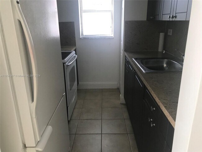 Foto del edificio - 7095 NW 179th St