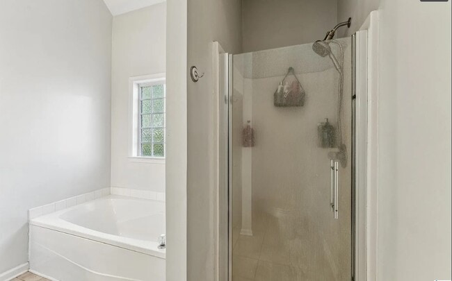 Building Photo - 2012 Ansley Dr