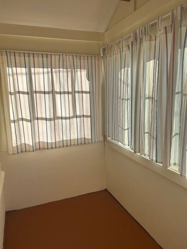 Foto del edificio - Charming Southeast home with large yard!!