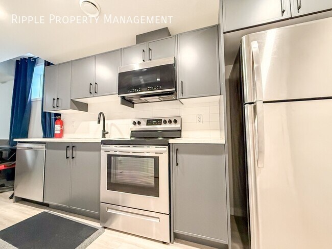 Building Photo - Modern 1 Beds, 1 Baths Basement/Lower | Av...