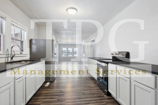 Building Photo - Newly Renovated Unit in Independence MO!