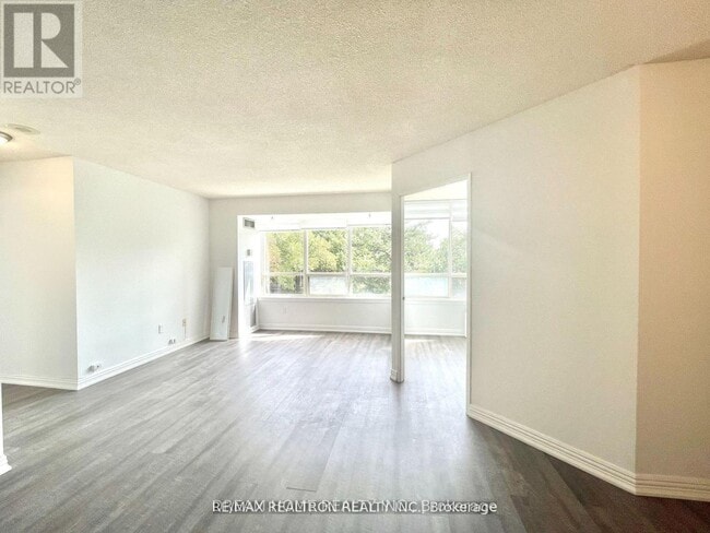 Building Photo - 5 Greystone Walk Dr