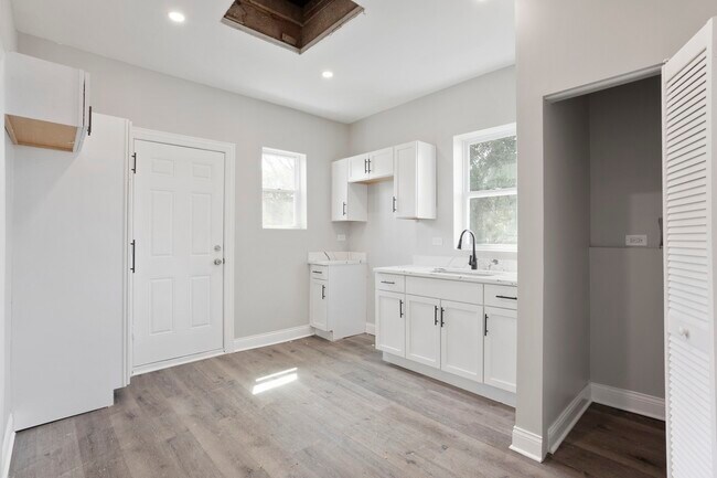 Foto del edificio - 843 E 65th St