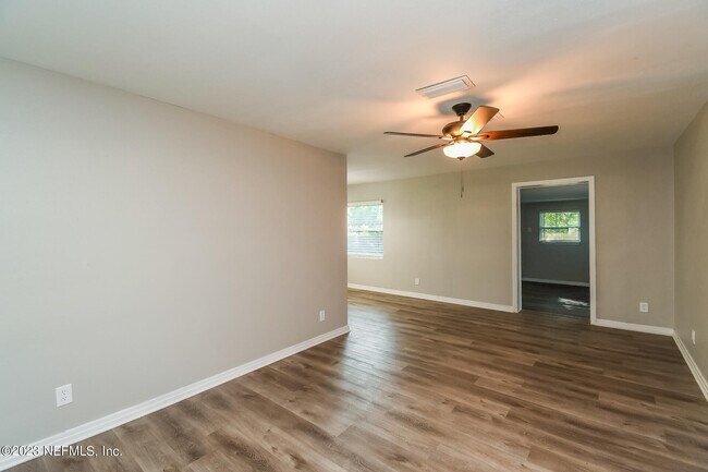 Foto del edificio - 5742 Norde Dr W