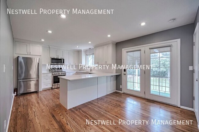 Foto del edificio - 1335 E Maplewood Cir