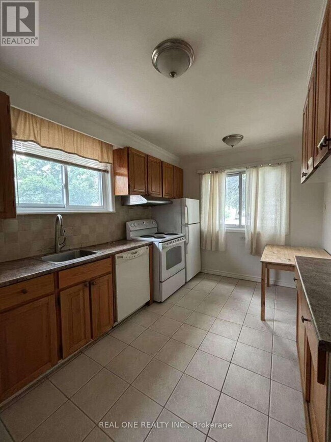 Building Photo - 349 Browndale Crescent