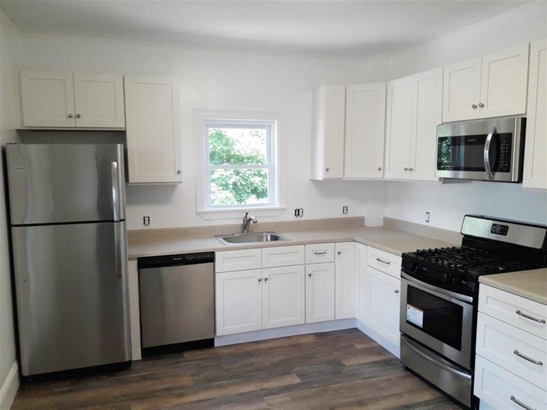 Building Photo - 5 Day St