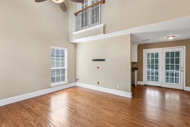Foto del edificio - 123 River Oaks Dr