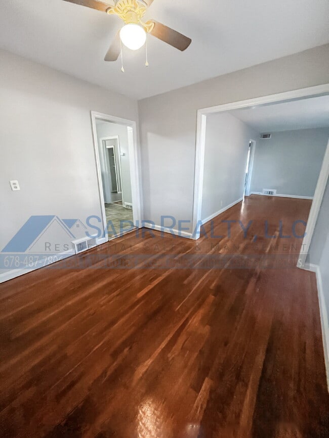 Building Photo - 1686 Valencia Rd